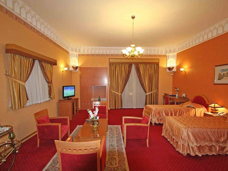 Standard Suite Abbasi Hotel