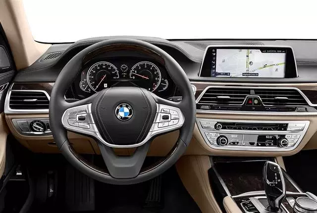 Rent BMW 730 In Iran 3