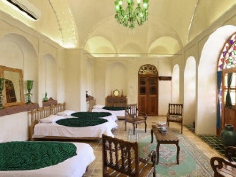 Khaneh Morshedi Five Beds Room